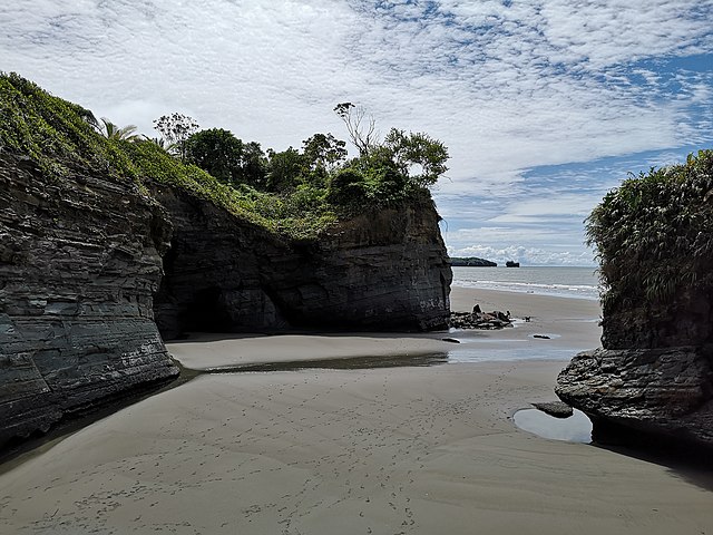 Playa Ladrilleros